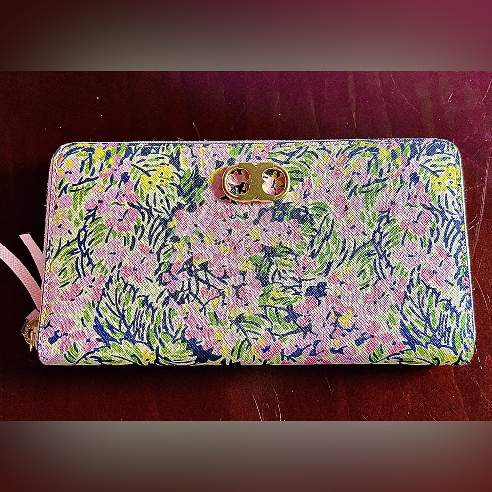 NWOT Tory Burch Gemini Link Pink Flower Field Saffiano Continental Wallet
